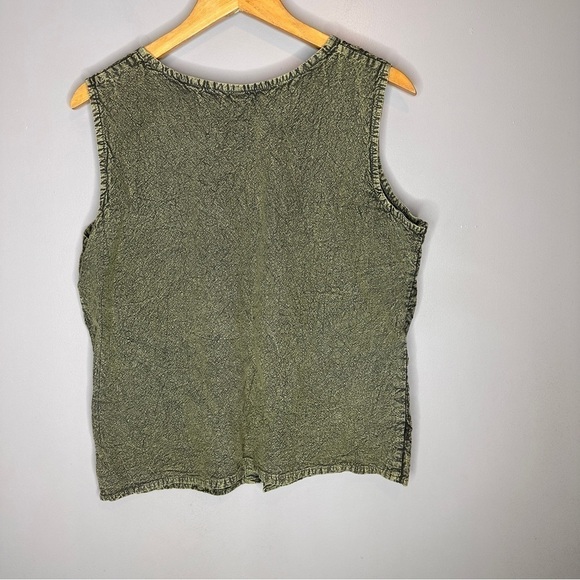 Vintage Escandalo textured Hunter green tank with cut out - Picture 6 of 7